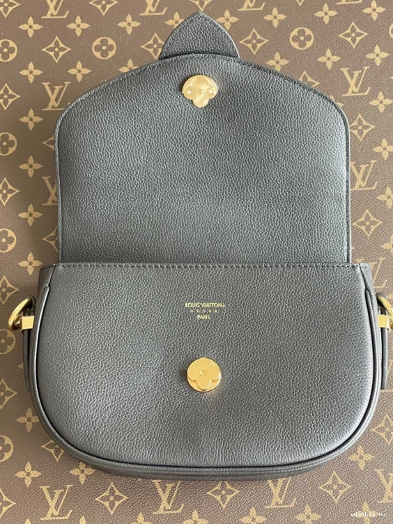 WIS SOFT PONT LOUIS MM VUITTON 9 1107